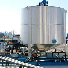 Liquid fertilizer tank for the agricultural industry